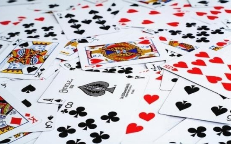 Cách mạng Pháp: Tiêu chuẩn hóa bộ bài 52 lá hiện đại