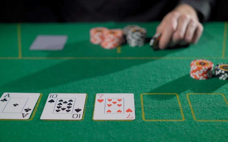 Pot Odds trong Poker là gì? Công thức tính toán để ra quyết định cược chính xác.