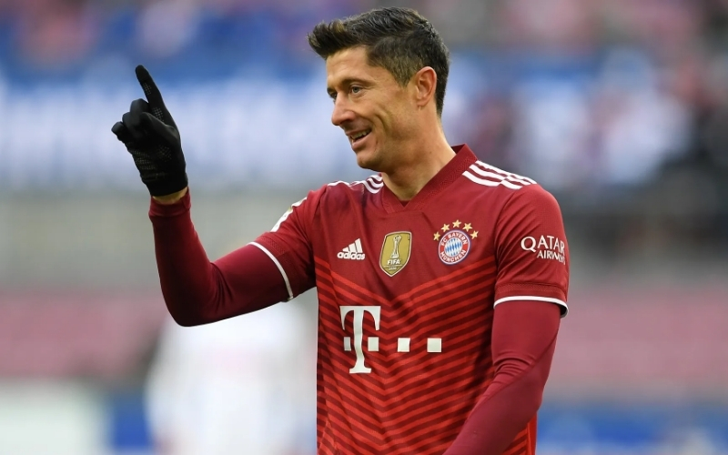 10 bản hợp đồng miễn phí hời nhất lịch sử